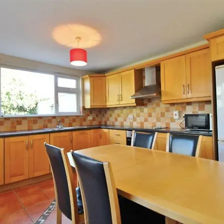 3 Bedroom Family In Residential Area Near Centre * Dublin